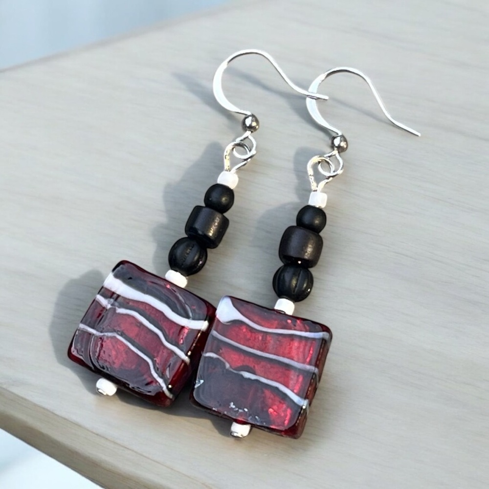 Handcrafted red & black earrings - Picture 2 of 7